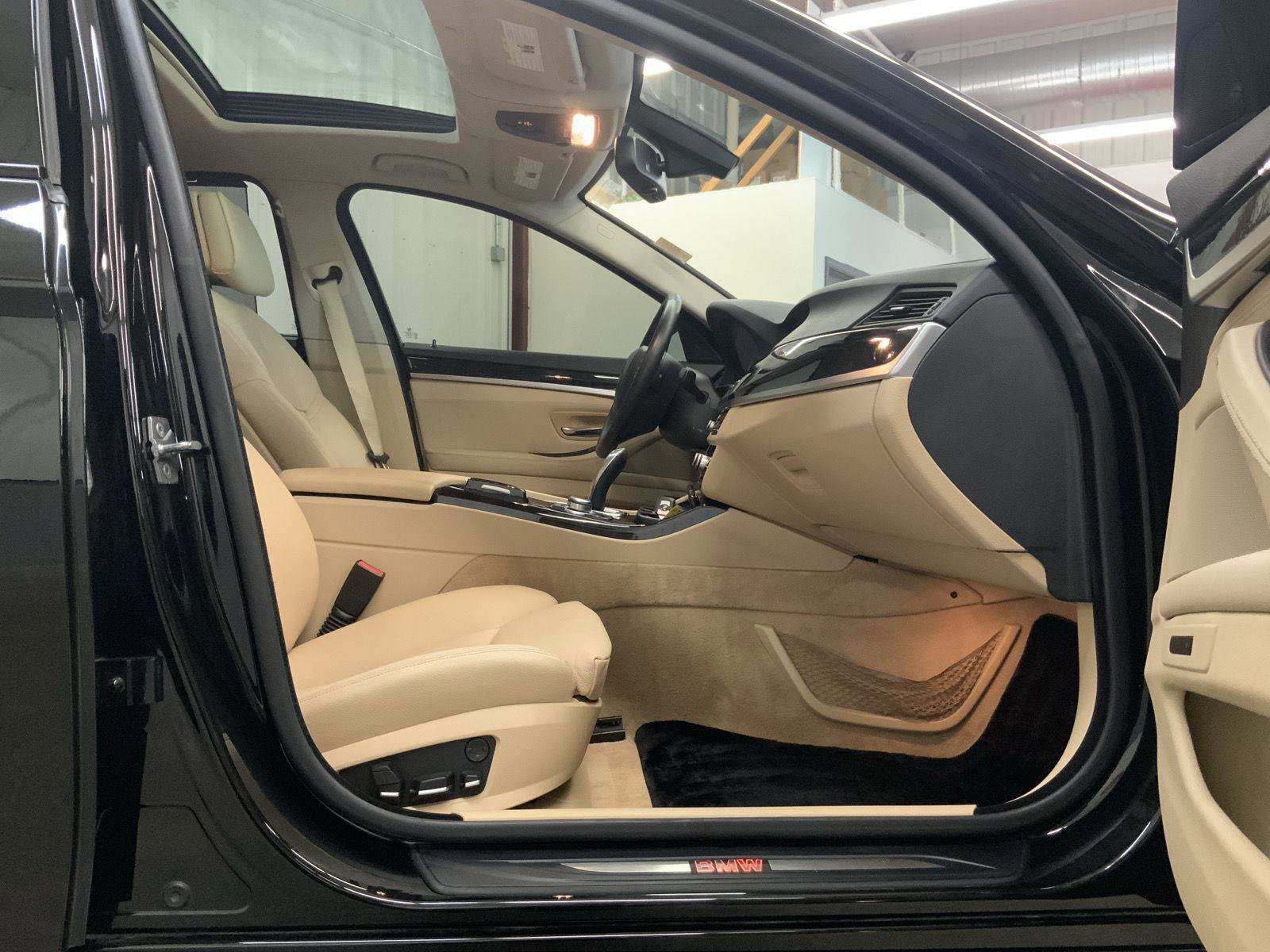 Used 2011 BMW 550i xDrive Sedan AWD/4WD image 26