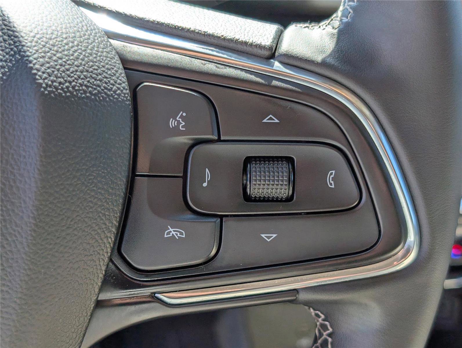 Used 2024 Buick Encore GX Avenir image 23