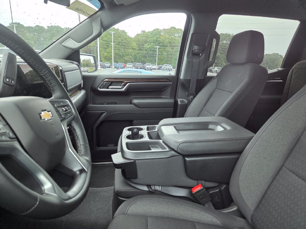 Used 2024 Chevrolet Silverado 1500 LT AWD/4WD image 6