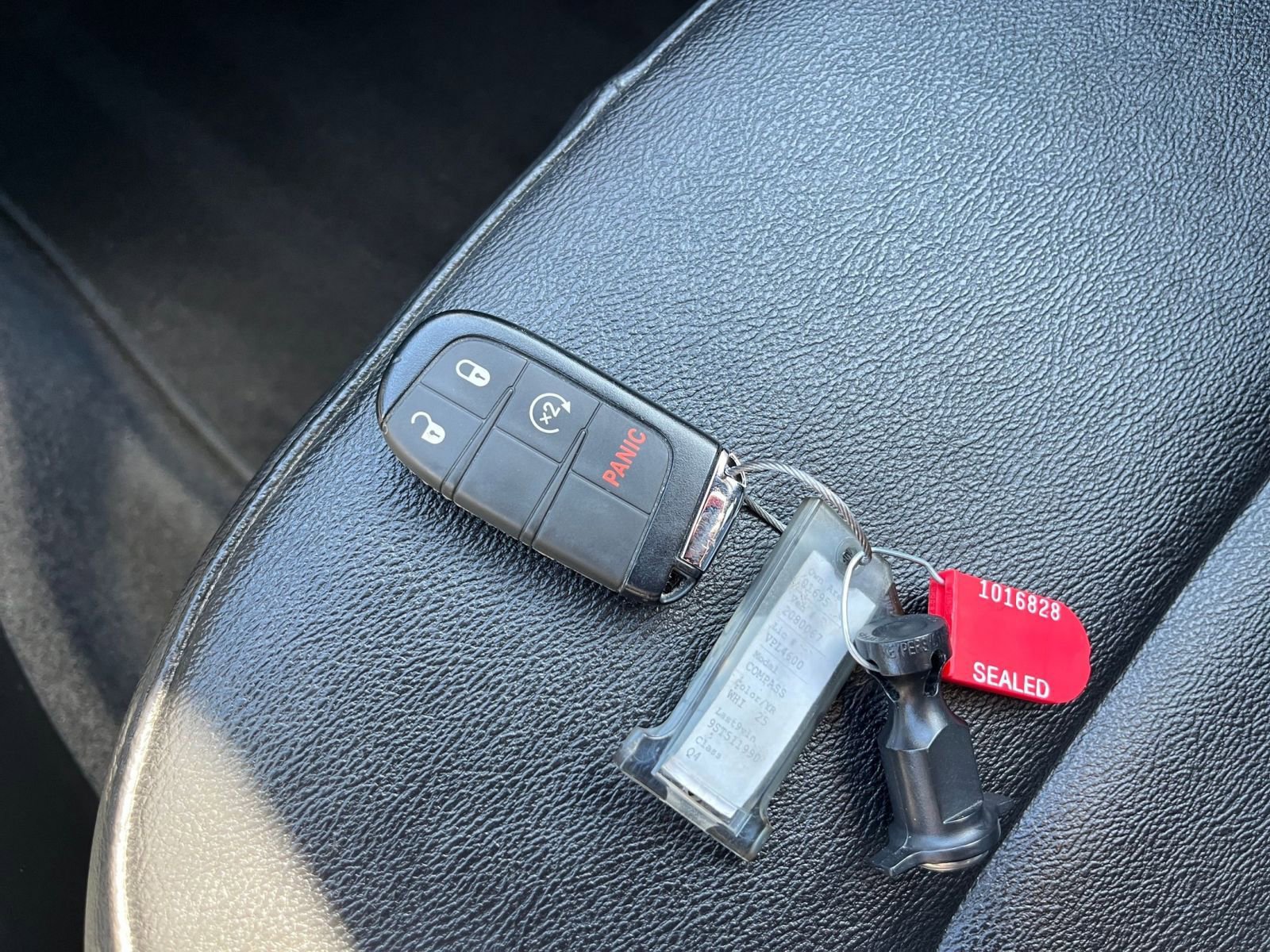 Used 2025 Jeep Compass Limited image 21