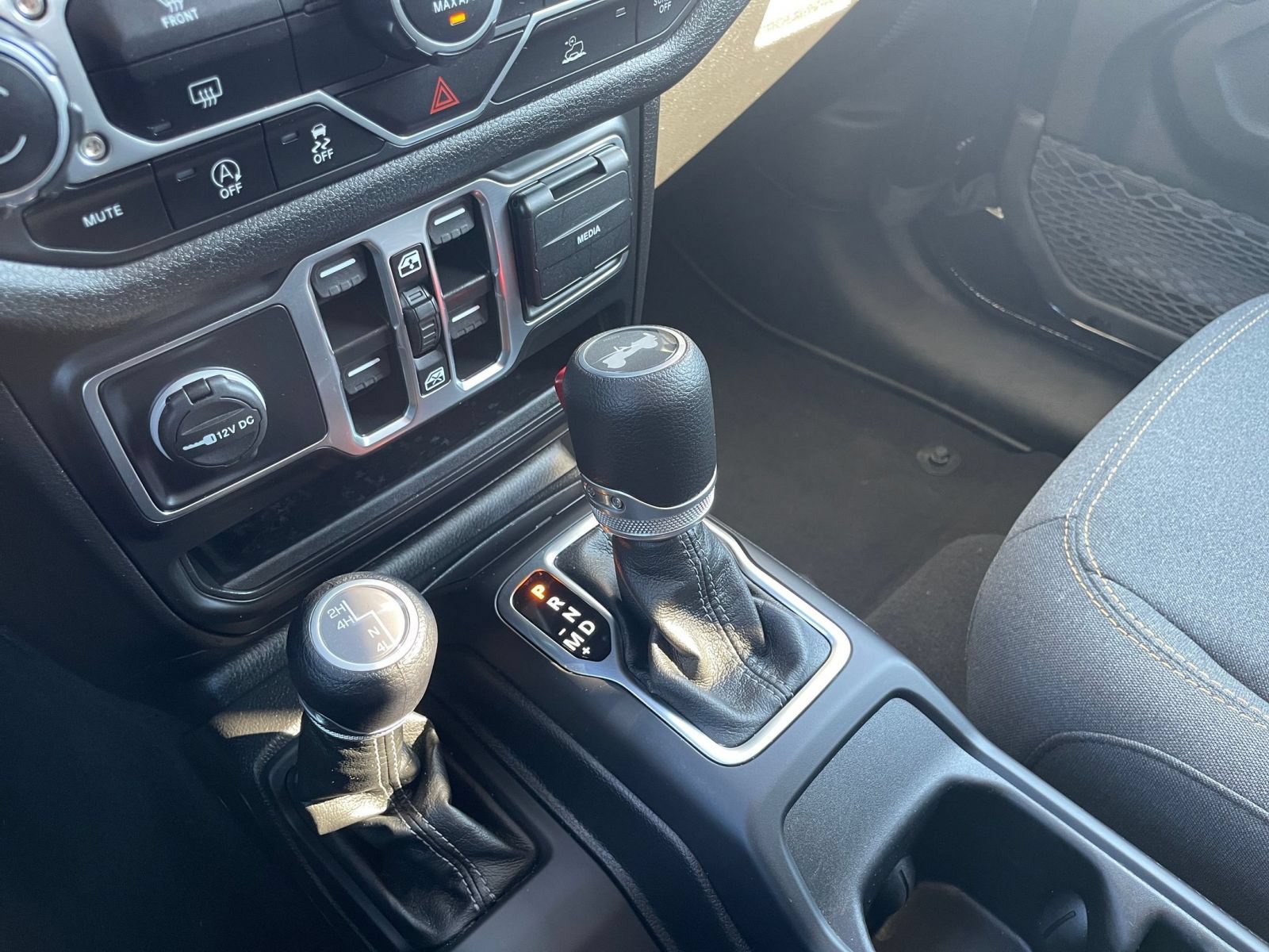 Used 2025 Jeep Wrangler Unlimited Sport AWD/4WD image 36