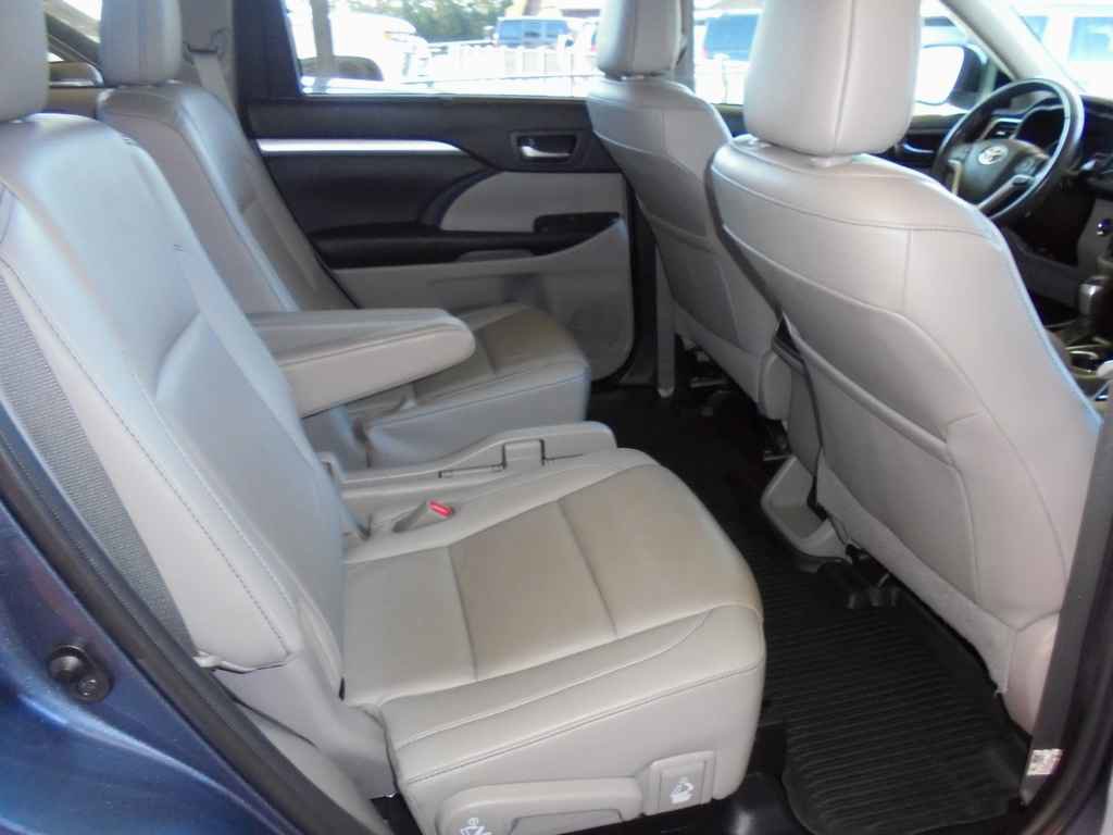 Used 2019 Toyota Highlander XLE image 10