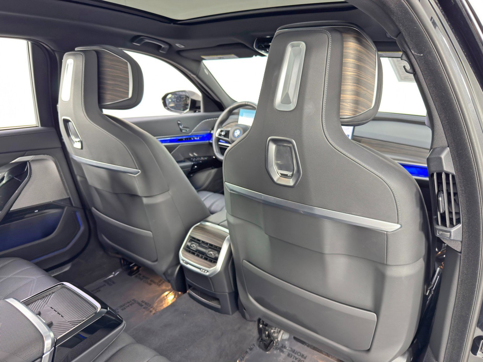 Used 2024 BMW i7 eDrive50 w/ M Sport Package image 45