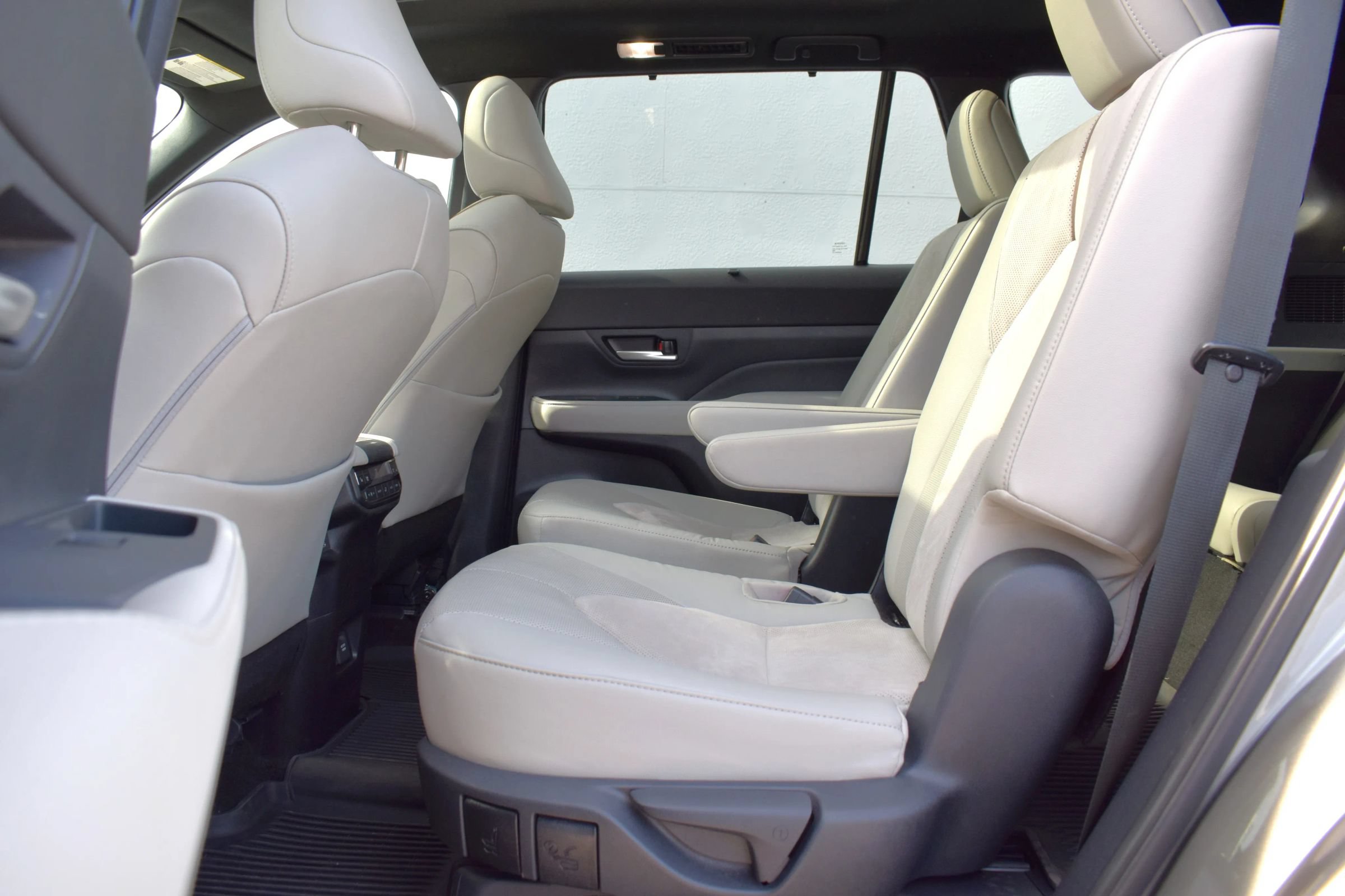 Used 2026 Toyota Grand Highlander AWD Hybrid image 27