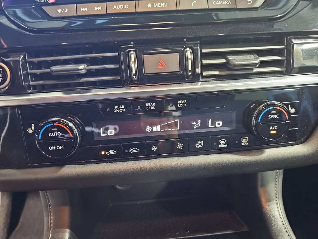Used 2024 Nissan Pathfinder SV AWD/4WD image 21
