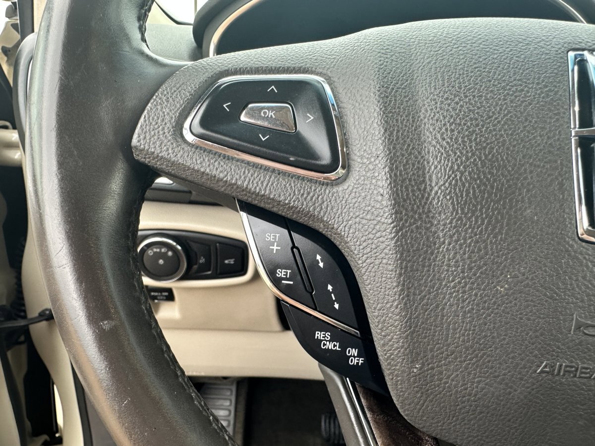 Used 2016 Lincoln MKX Reserve w/ Luxury Package FWD image 31