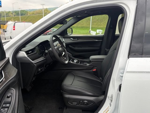 New 2026 Jeep Grand Cherokee L Limited w/ Limited Altitude Package AWD/4WD image 15