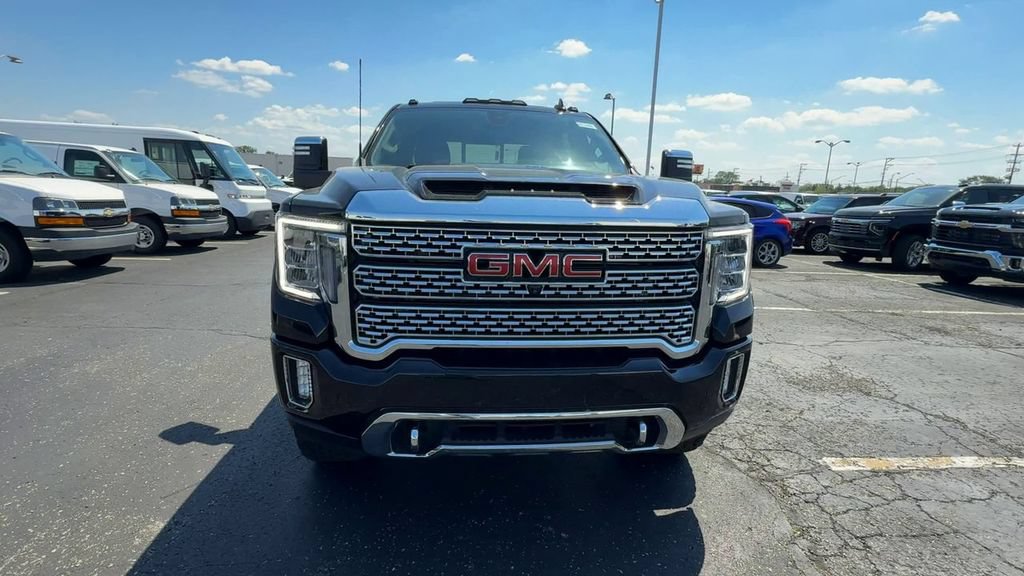 Used 2023 GMC Sierra 3500 Denali w/ Denali Black Diamond Edition AWD/4WD image 3