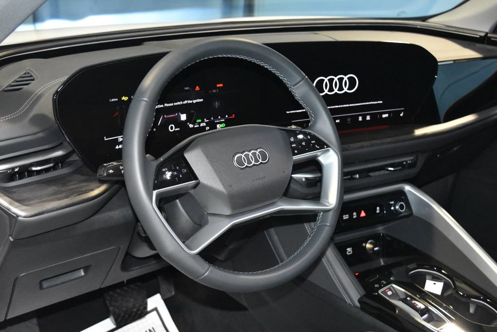 Certified 2025 Audi Q5 Premium w/ Convenience Package image 2