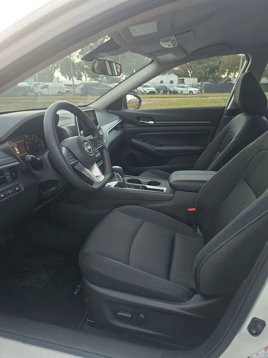 Used 2025 Nissan Altima 2.5 SV image 19