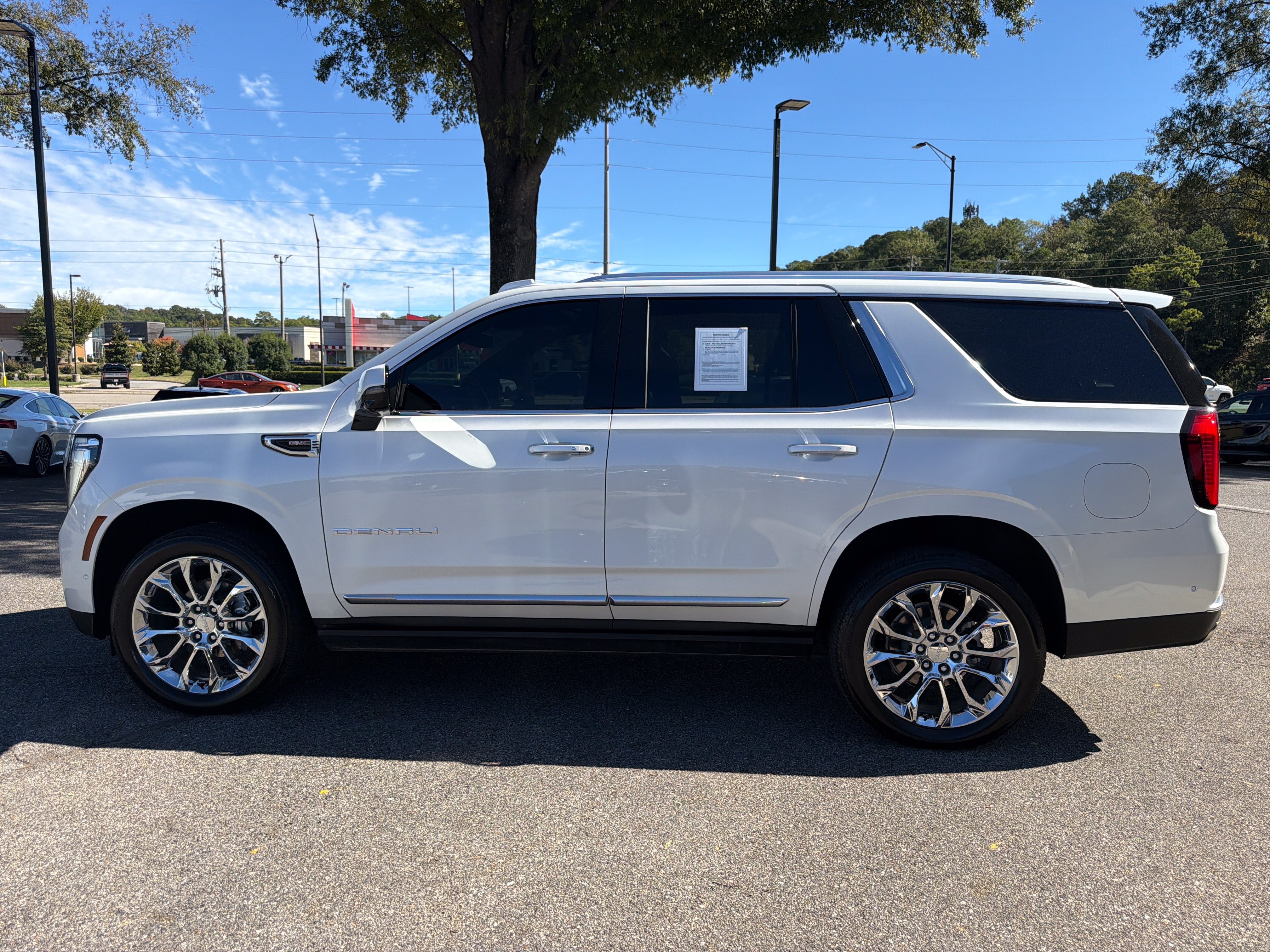 Used 2025 GMC Yukon Denali w/ Sun & Power Step Package AWD/4WD image 7