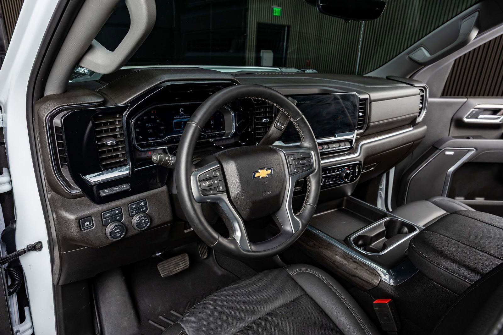 Used 2025 Chevrolet Silverado 3500 LTZ w/ LTZ Plus Package image 25