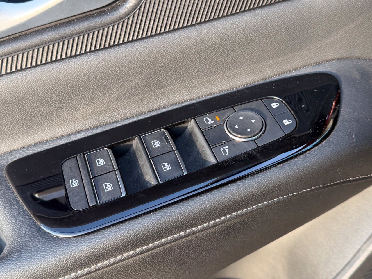 Certified 2025 Nissan Murano SV FWD image 24