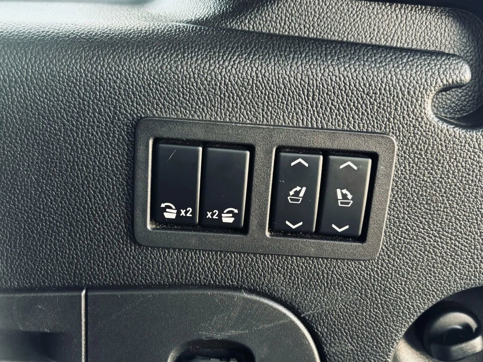 Used 2015 Cadillac Escalade ESV Premium image 41