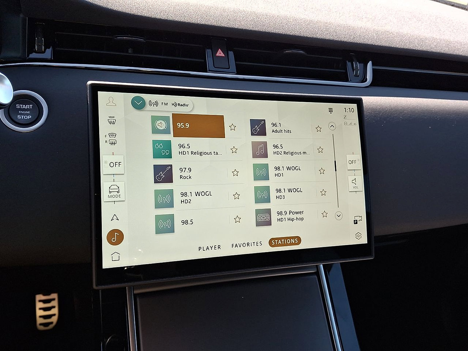 Certified 2025 Land Rover Range Rover Evoque Dynamic SE image 24