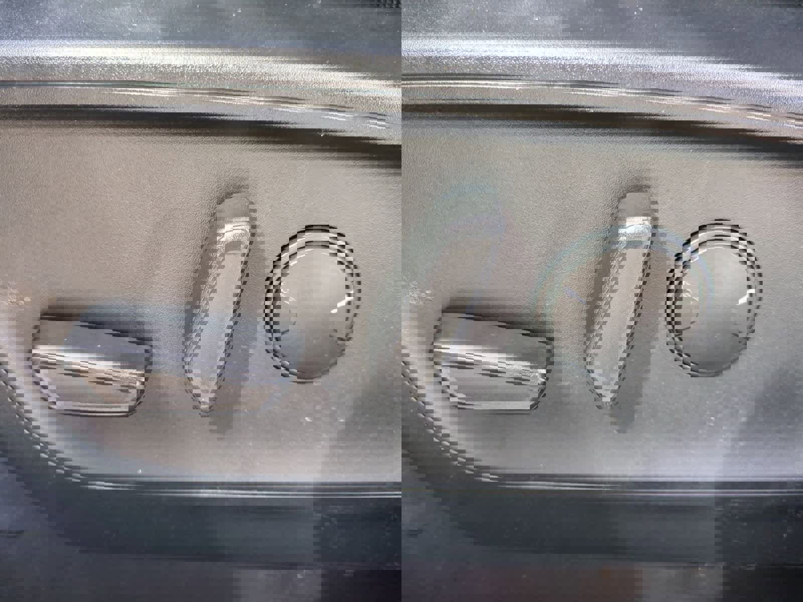 Used 2021 Ford Escape SE w/ SE Sport Appearance Package image 17