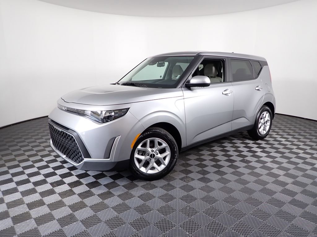 Used 2025 Kia Soul LX w/ LX Technology Package image 12