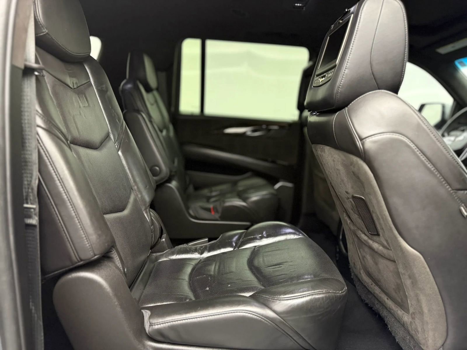 Used 2018 Cadillac Escalade ESV Platinum AWD/4WD image 24