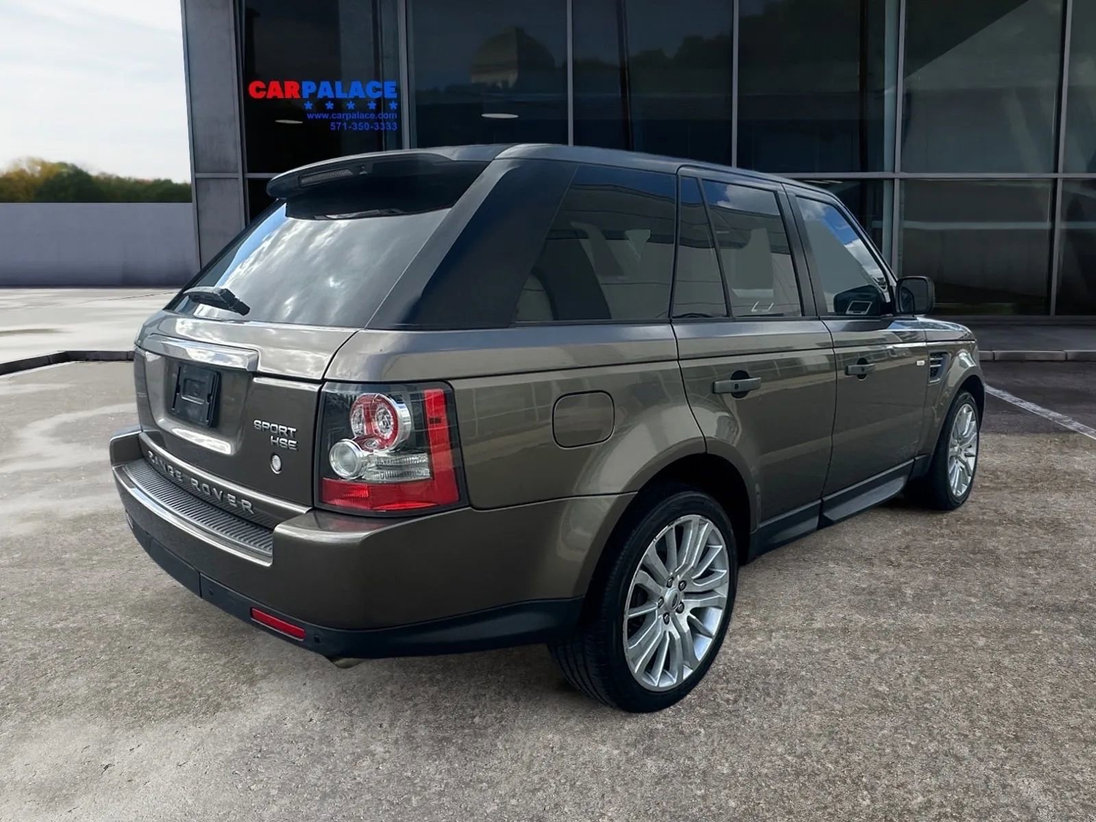 Used 2010 Land Rover Range Rover Sport HSE LUX image 5