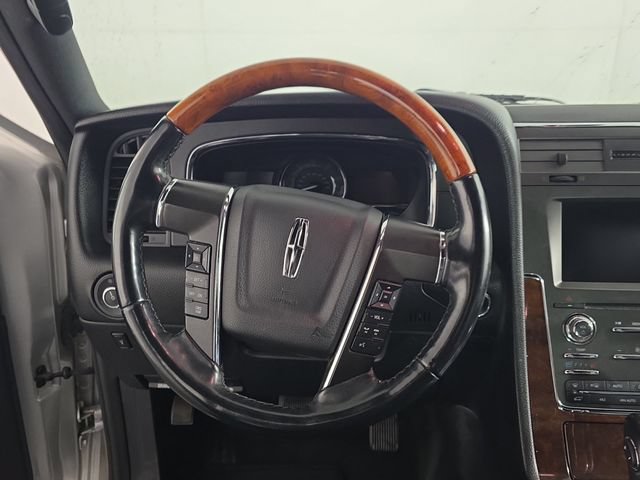 Used 2017 Lincoln Navigator Select AWD/4WD image 14
