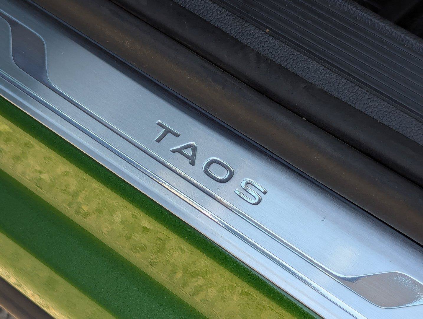 Used 2025 Volkswagen Taos SE w/ Panoramic Sunroof Package AWD/4WD image 39