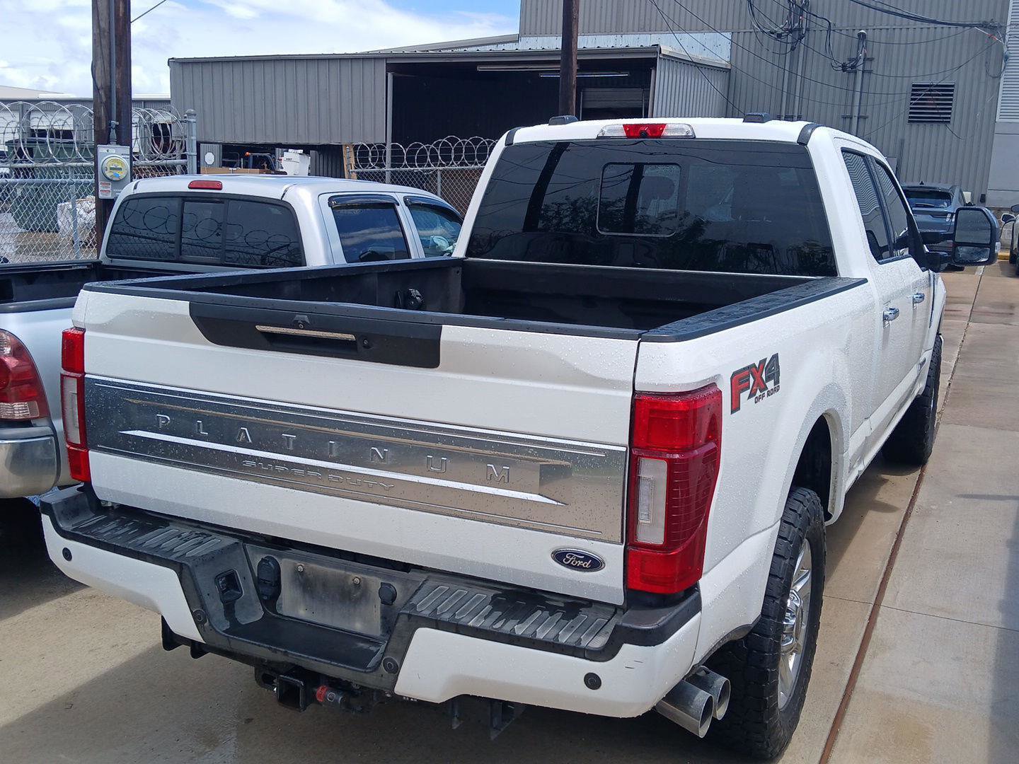 Used 2022 Ford F250 Platinum w/ FX4 Off-Road Package AWD/4WD image 8