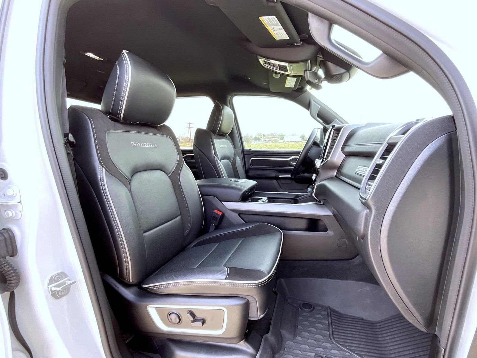 Used 2024 RAM 1500 Laramie image 15