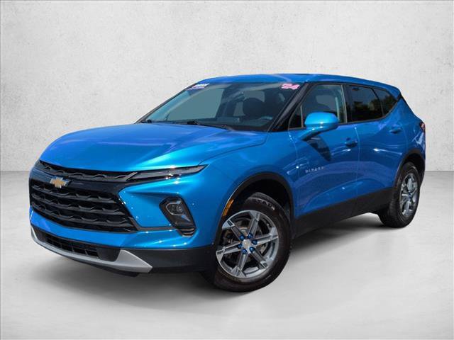 Used 2025 Chevrolet Blazer LT FWD image 2