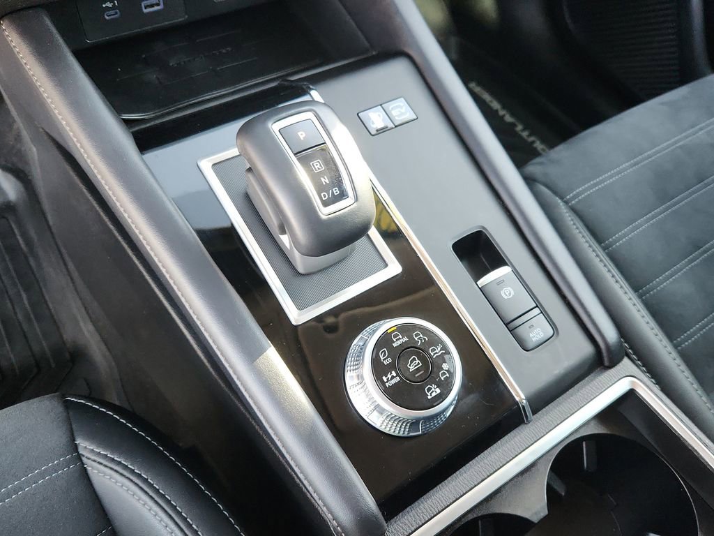 Used 2023 Mitsubishi Outlander SE image 26