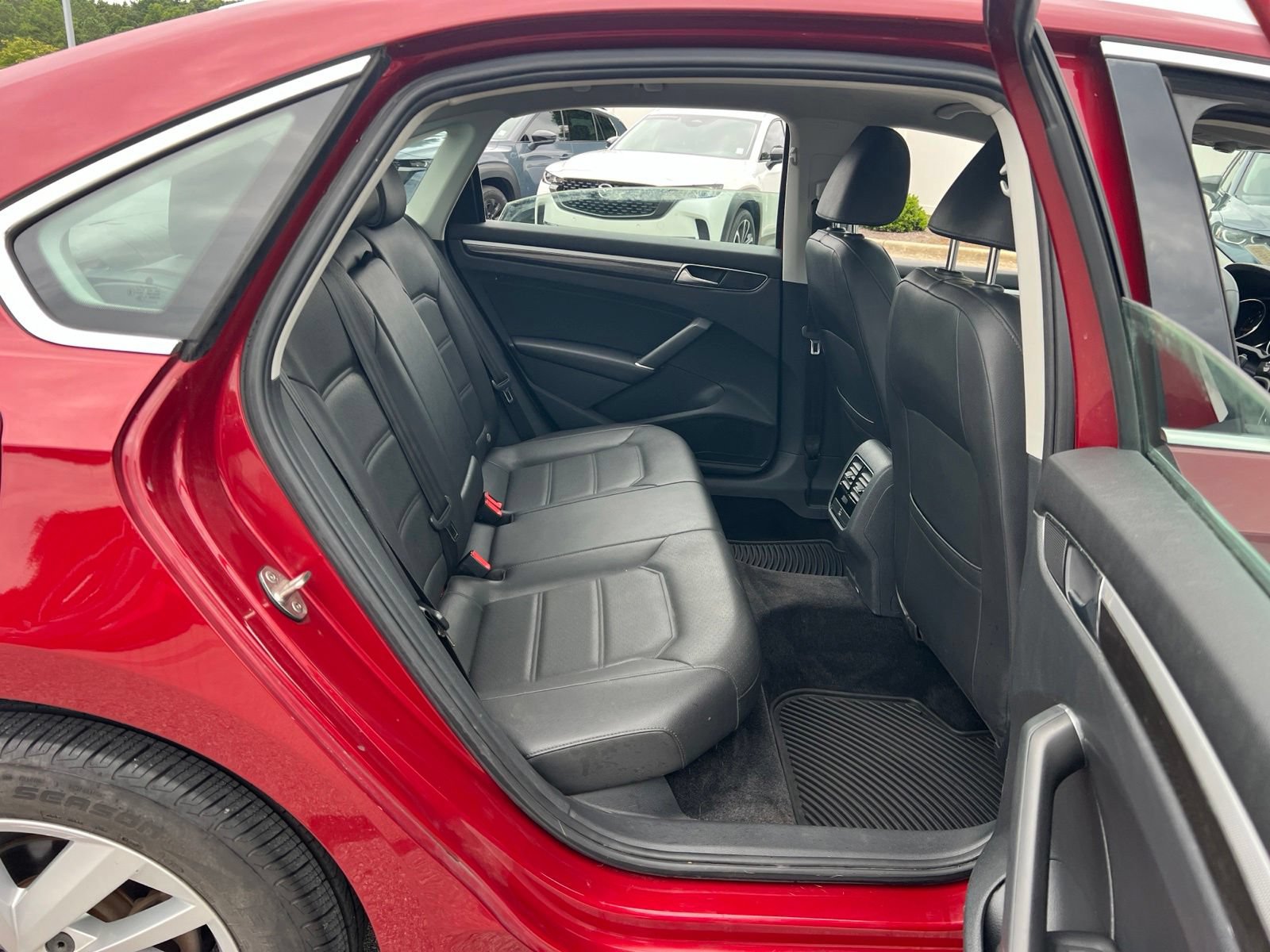 Used 2018 Volkswagen Passat 2.0T SE FWD image 34