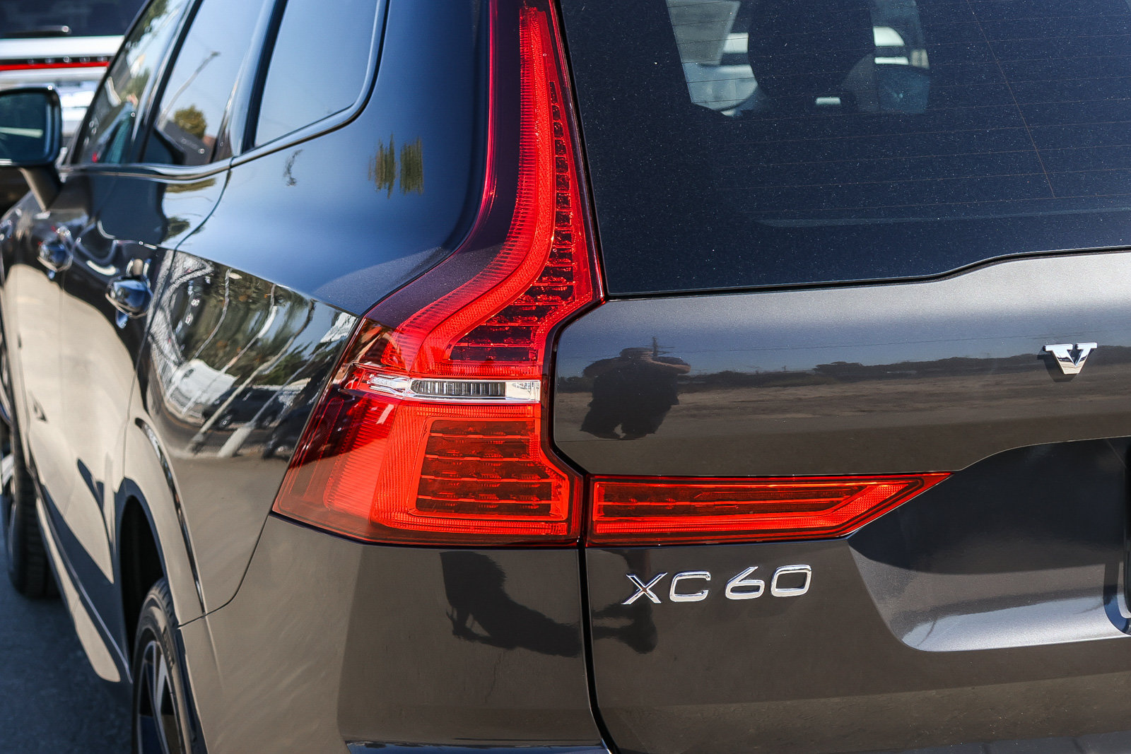 Used 2023 Volvo XC60 B5 Ultimate w/ Protection Package Premier FWD image 7