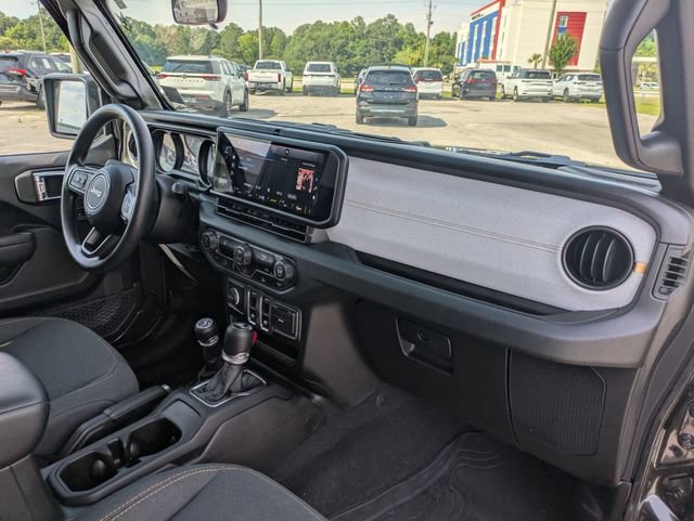 Used 2025 Jeep Wrangler Sport AWD/4WD image 32