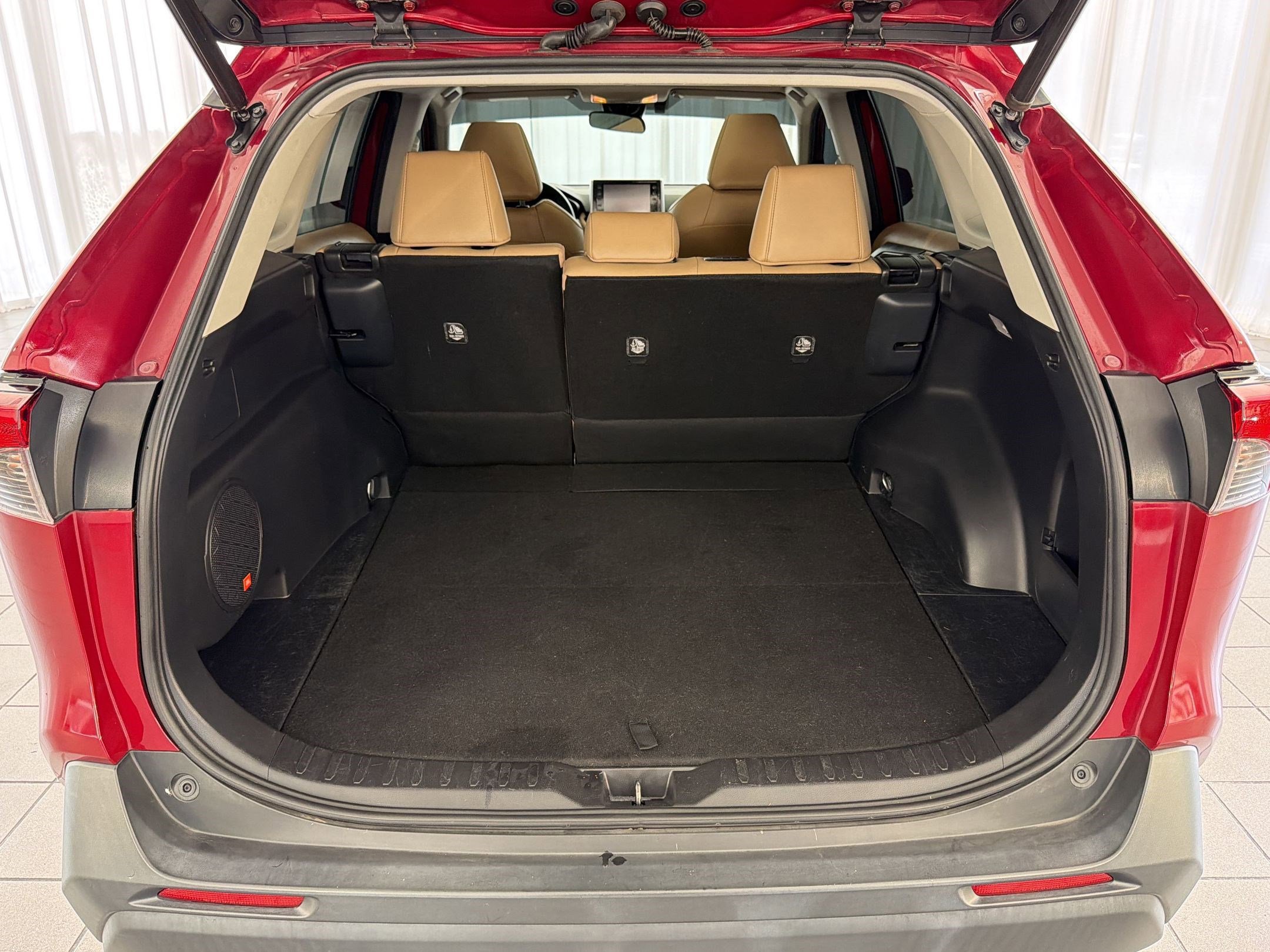 Used 2019 Toyota RAV4 XLE Premium FWD image 33