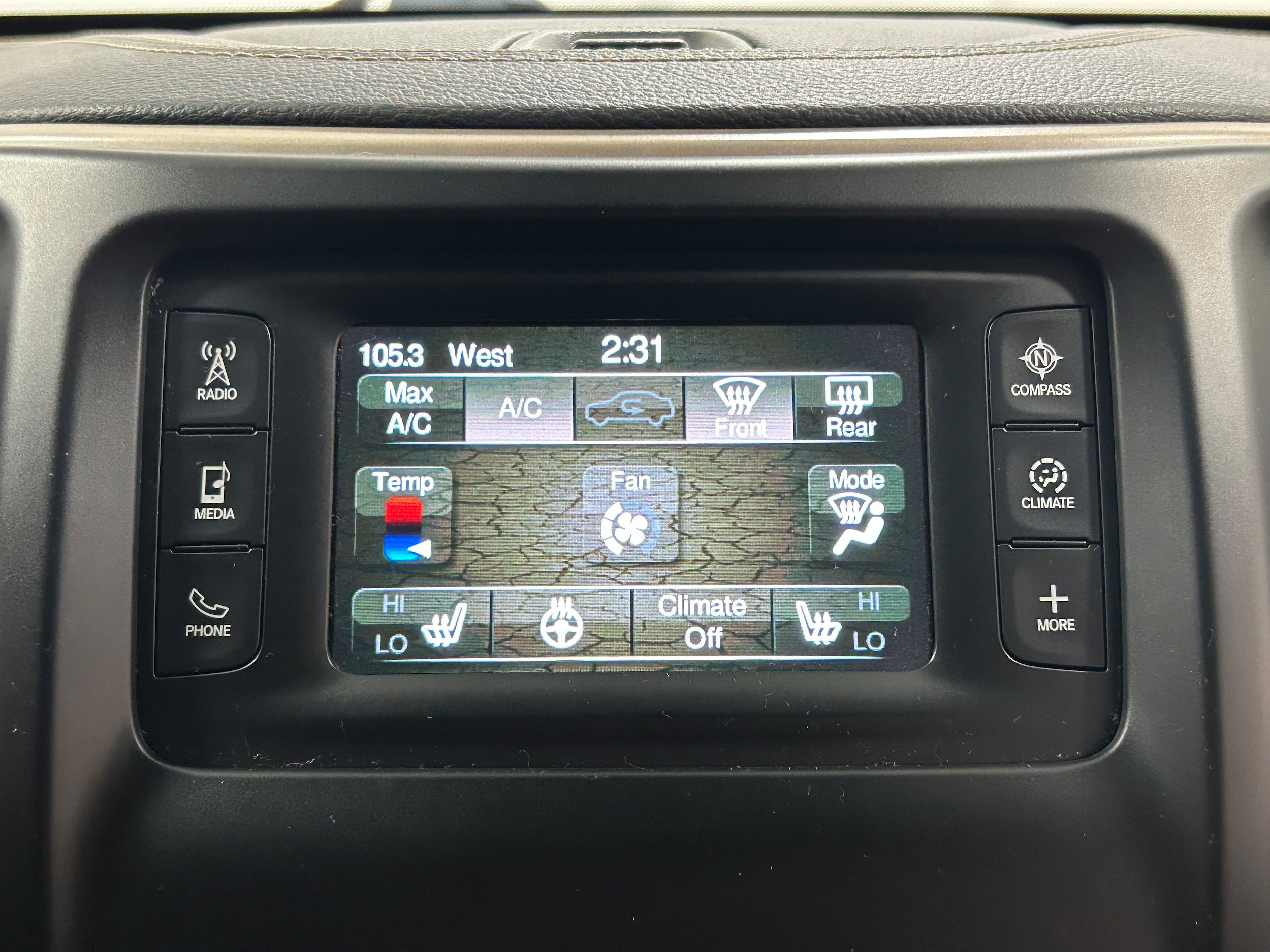 Used 2015 Jeep Cherokee Latitude w/ Cold Weather Group AWD/4WD image 9