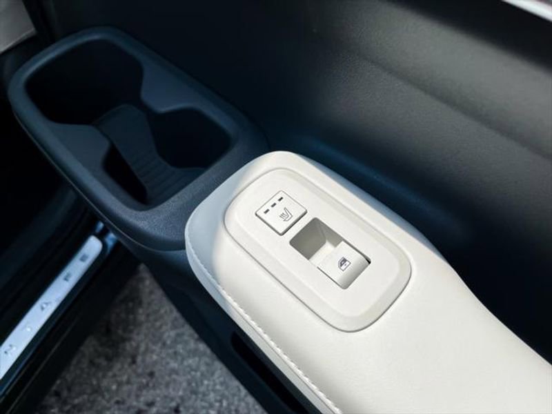 Used 2025 Hyundai Santa Fe Calligraphy image 12