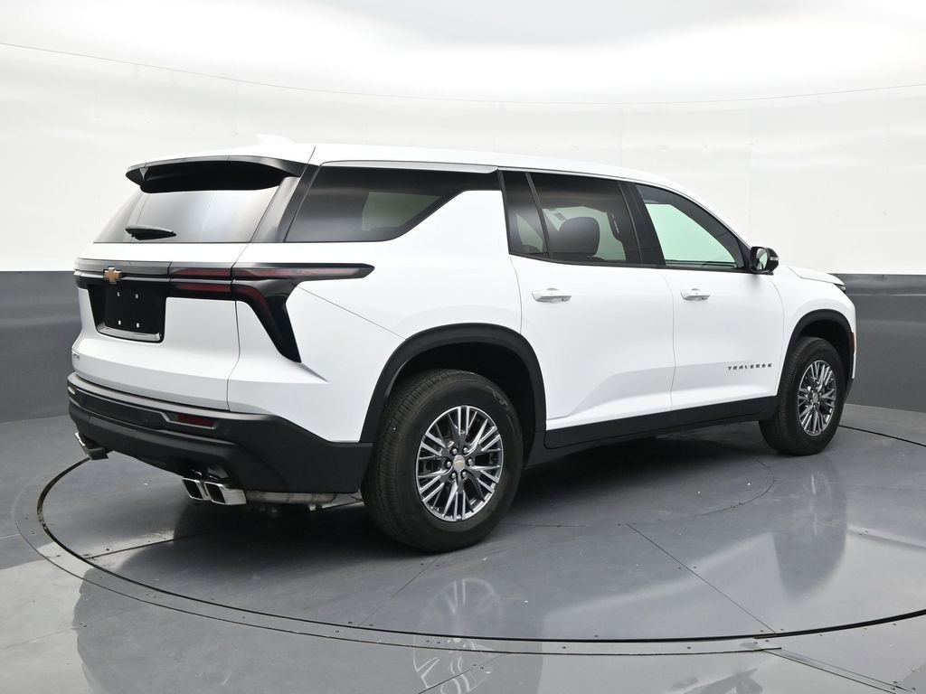 Used 2024 Chevrolet Traverse LS FWD image 5