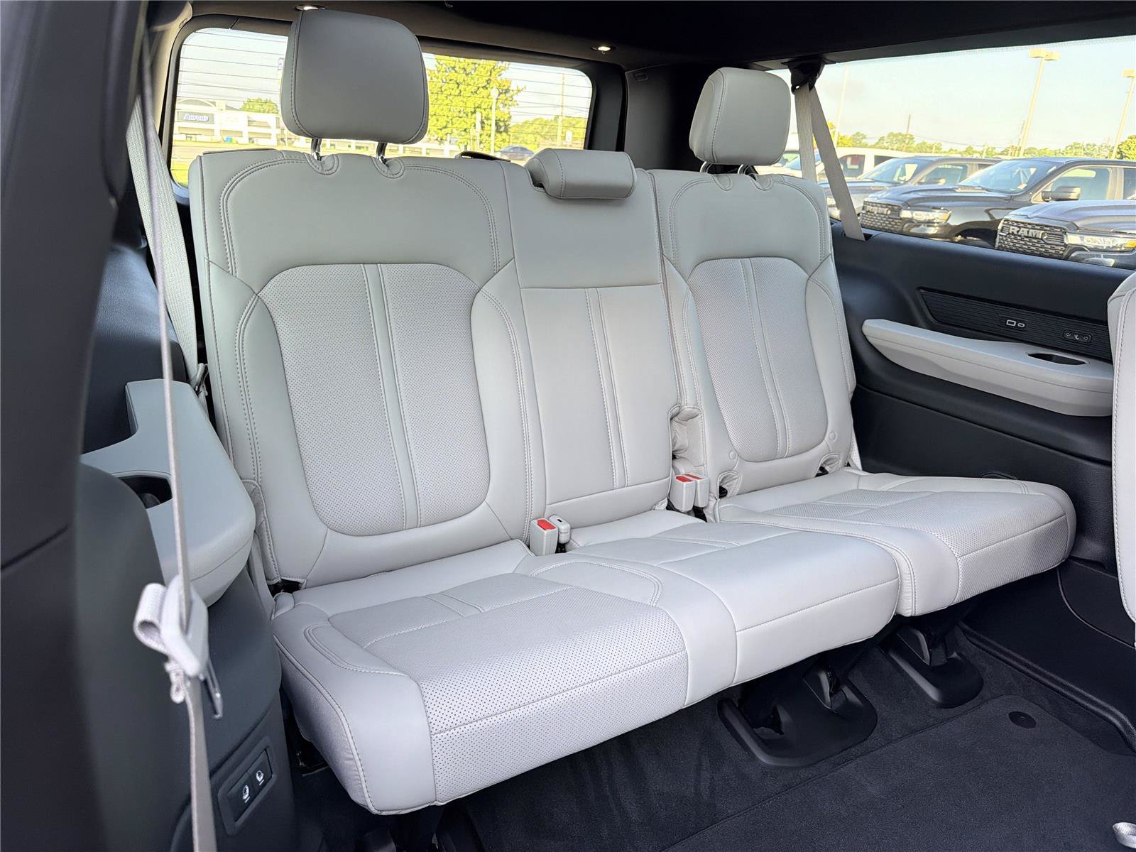 New 2026 Jeep Grand Wagoneer L Limited AWD/4WD image 13