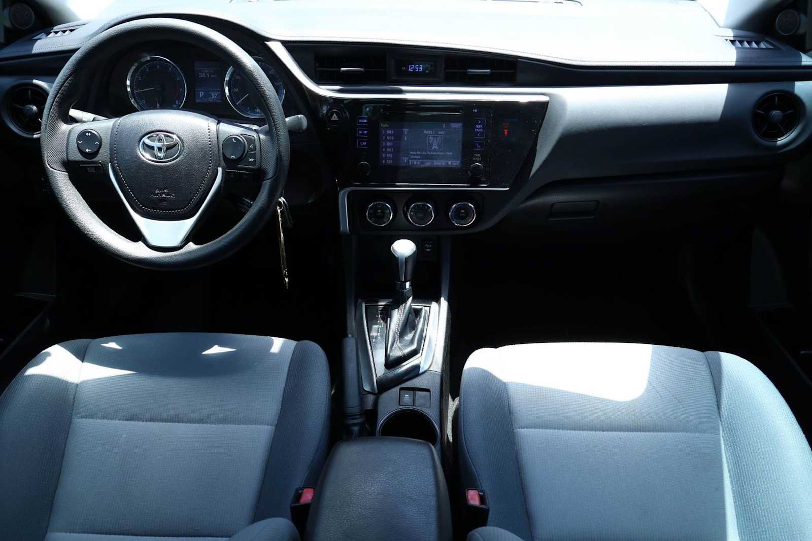 Used 2018 Toyota Corolla L FWD image 10