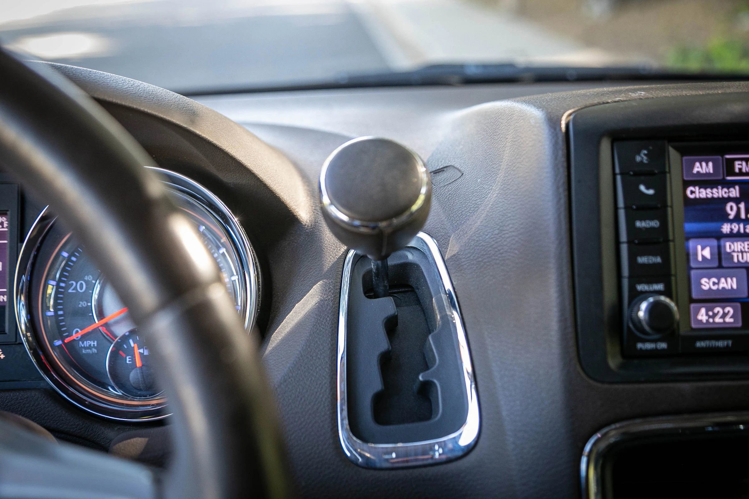 Used 2013 Chrysler Town & Country Touring-L w/ Driver Convenience Group image 30