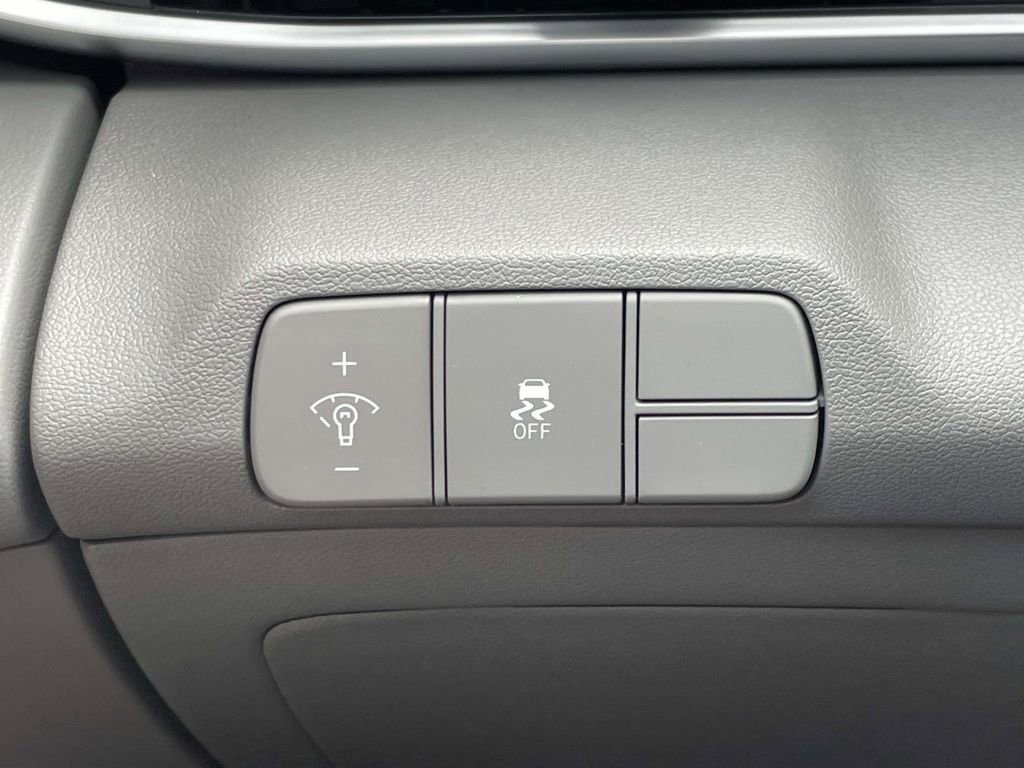 New 2026 Hyundai Elantra Sport FWD image 17