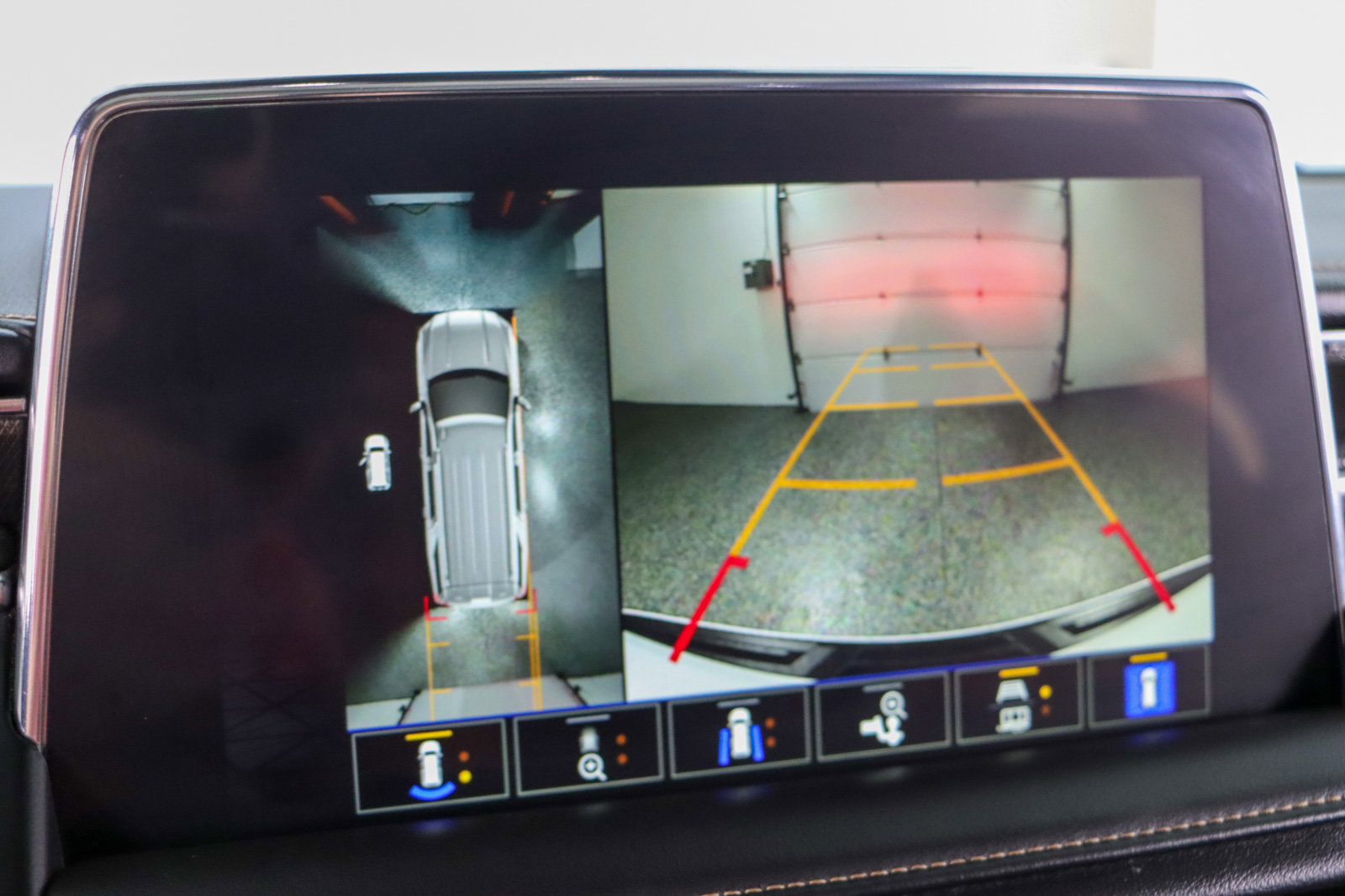 Used 2023 GMC Yukon XL AT4 image 19