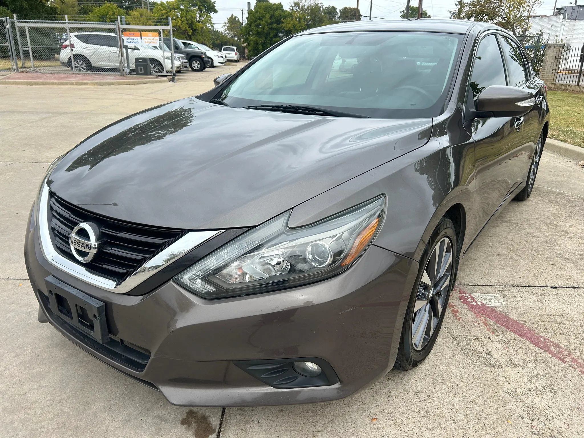 Used 2017 Nissan Altima 2.5 SL w/ 2.5 Technology Package FWD image 2