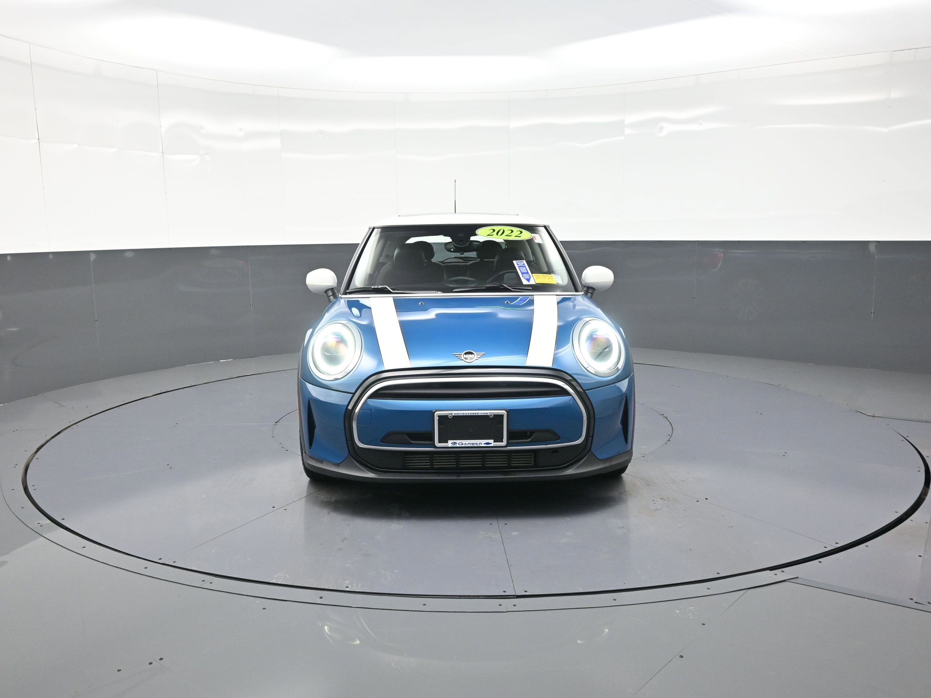 Used 2022 MINI Cooper 2-Door Hardtop image 8
