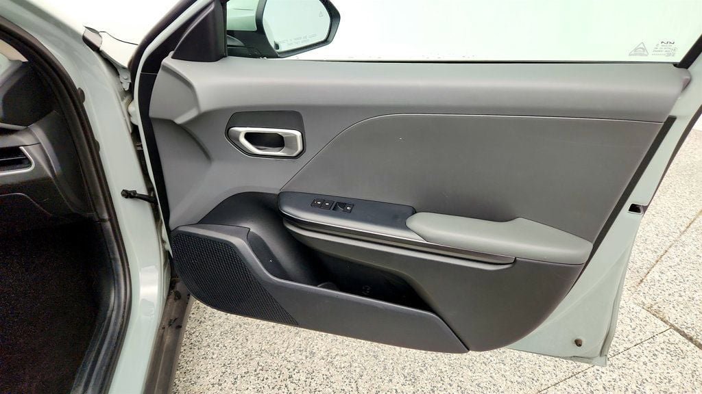 Used 2025 Kia K4 FWD image 25