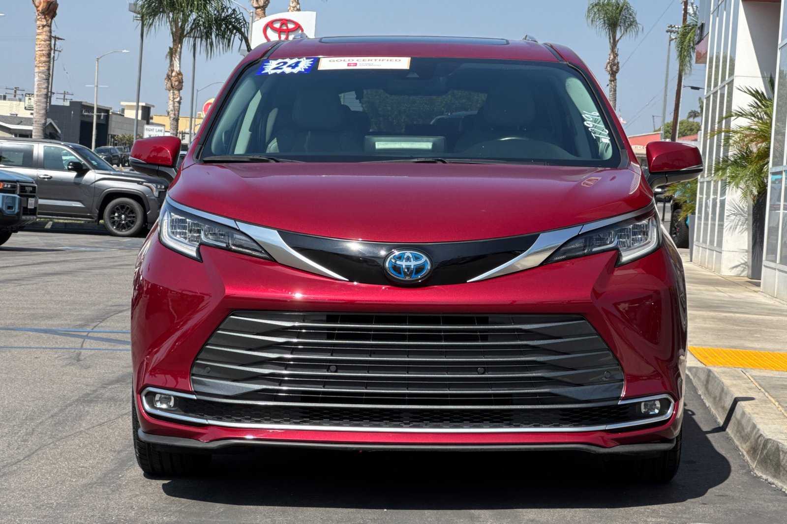 Certified 2024 Toyota Sienna Limited FWD image 11