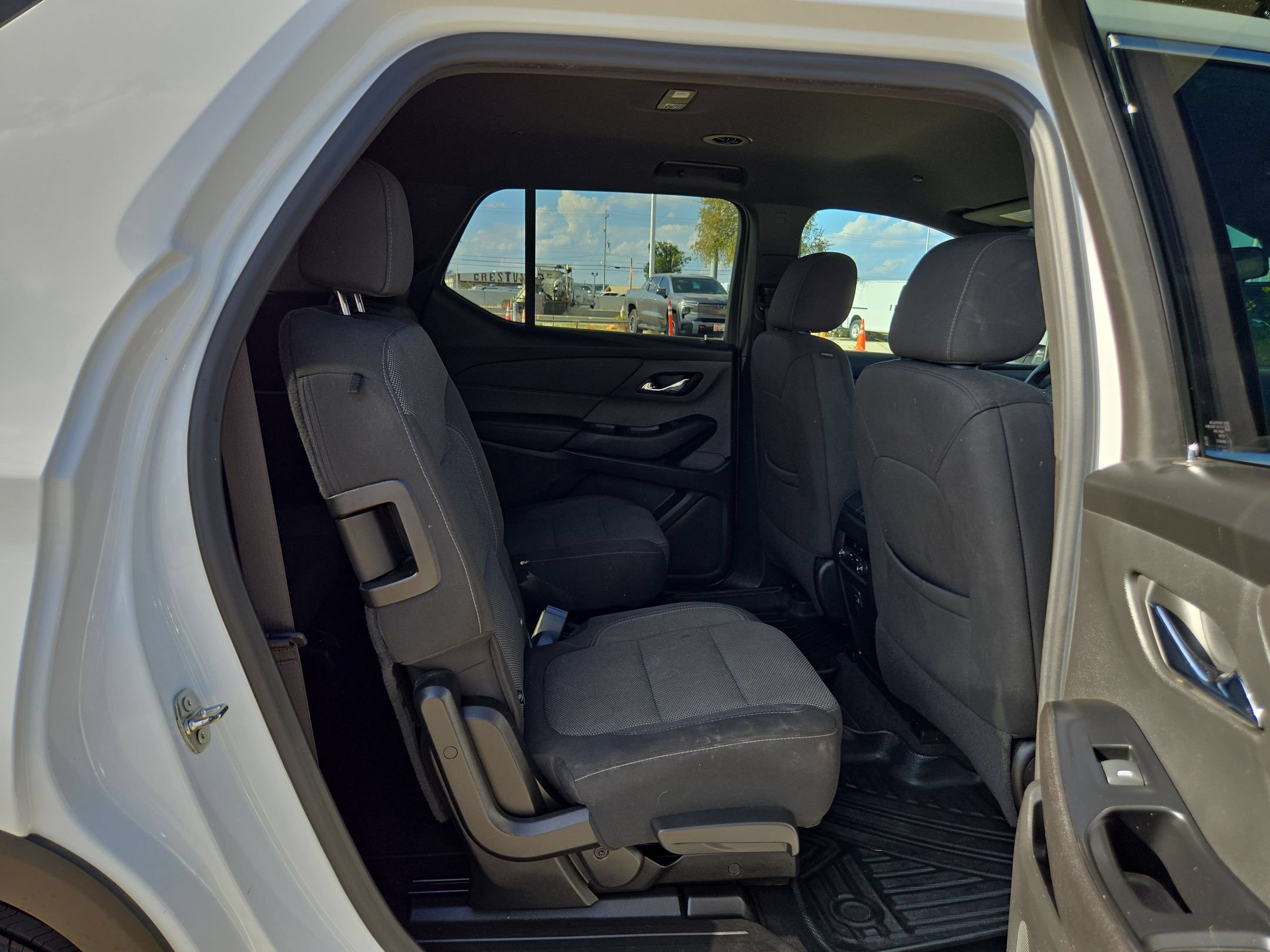 Certified 2023 Chevrolet Traverse LT FWD image 25