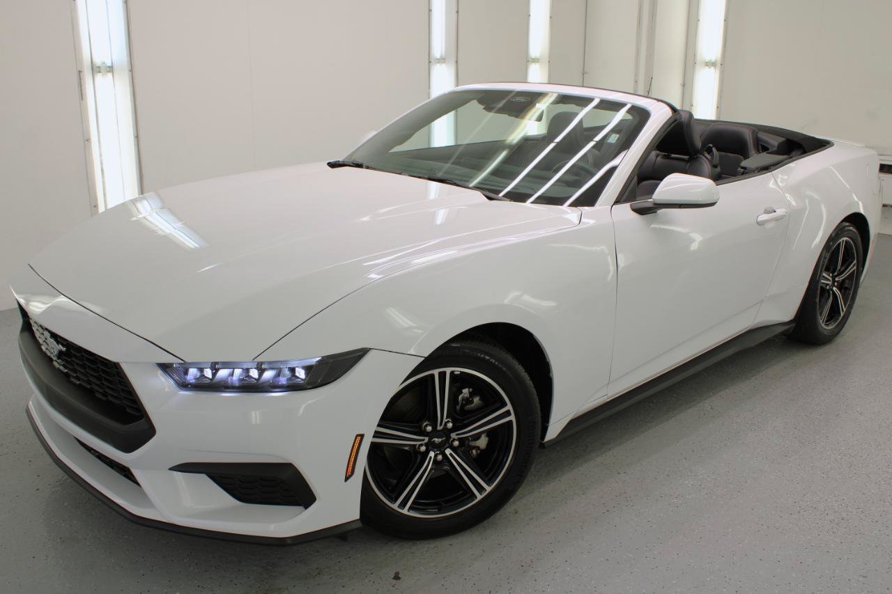 Used 2025 Ford Mustang Premium RWD image 36