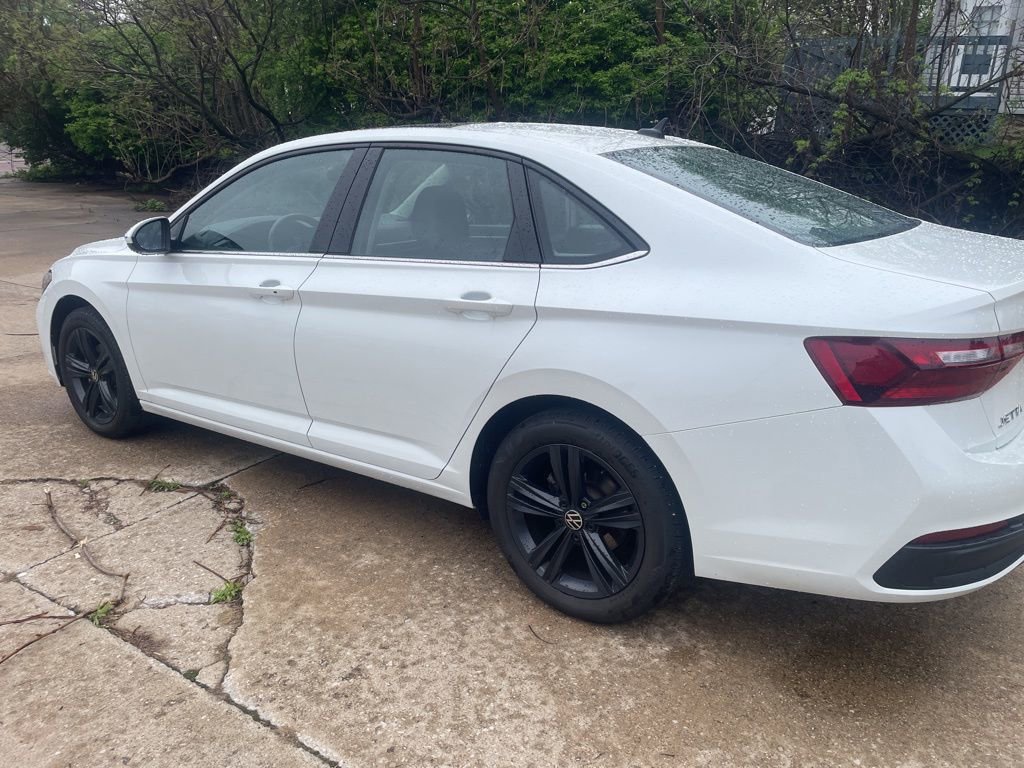 Used 2023 Volkswagen Jetta SE FWD image 4