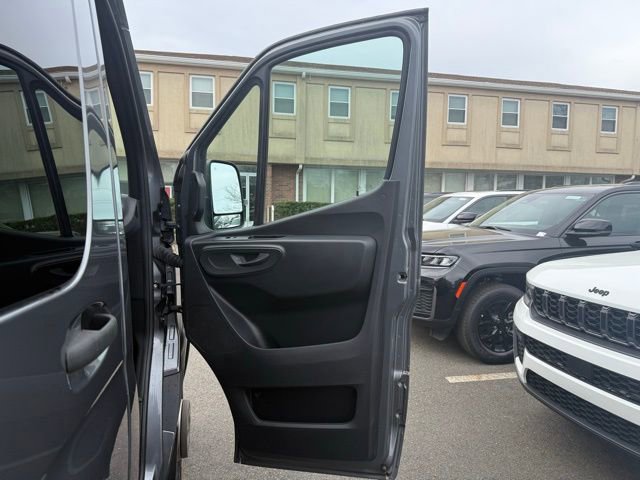 Used 2022 Mercedes-Benz Sprinter 4500 w/ Parking Package image 21