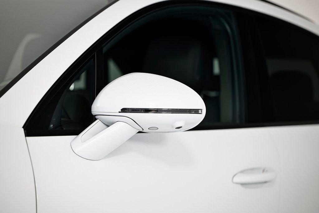 Certified 2025 Porsche Macan image 12